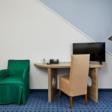 קארלספלד Hotel Schwertfirm מראה חיצוני תמונה