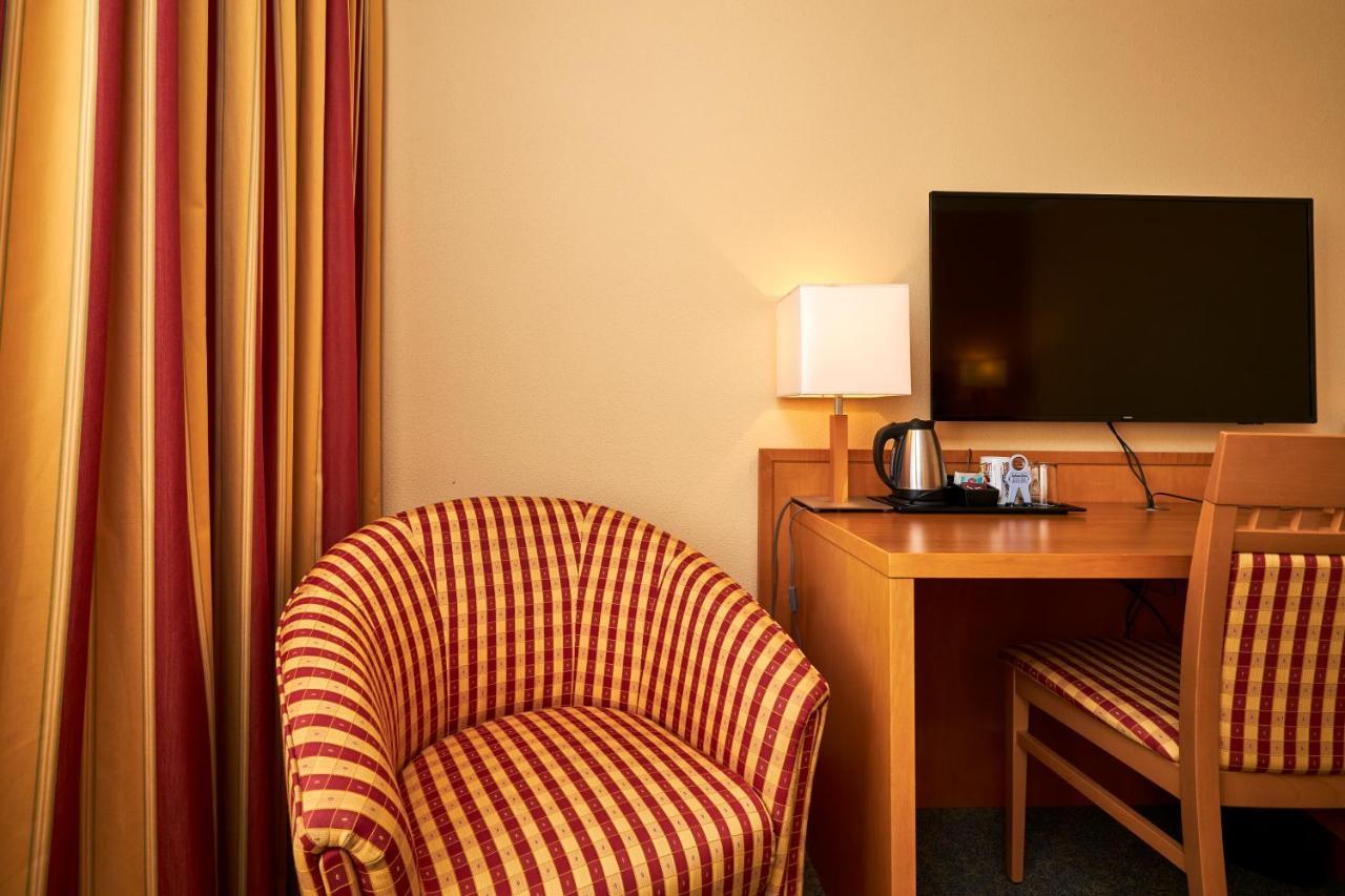 קארלספלד Hotel Schwertfirm מראה חיצוני תמונה