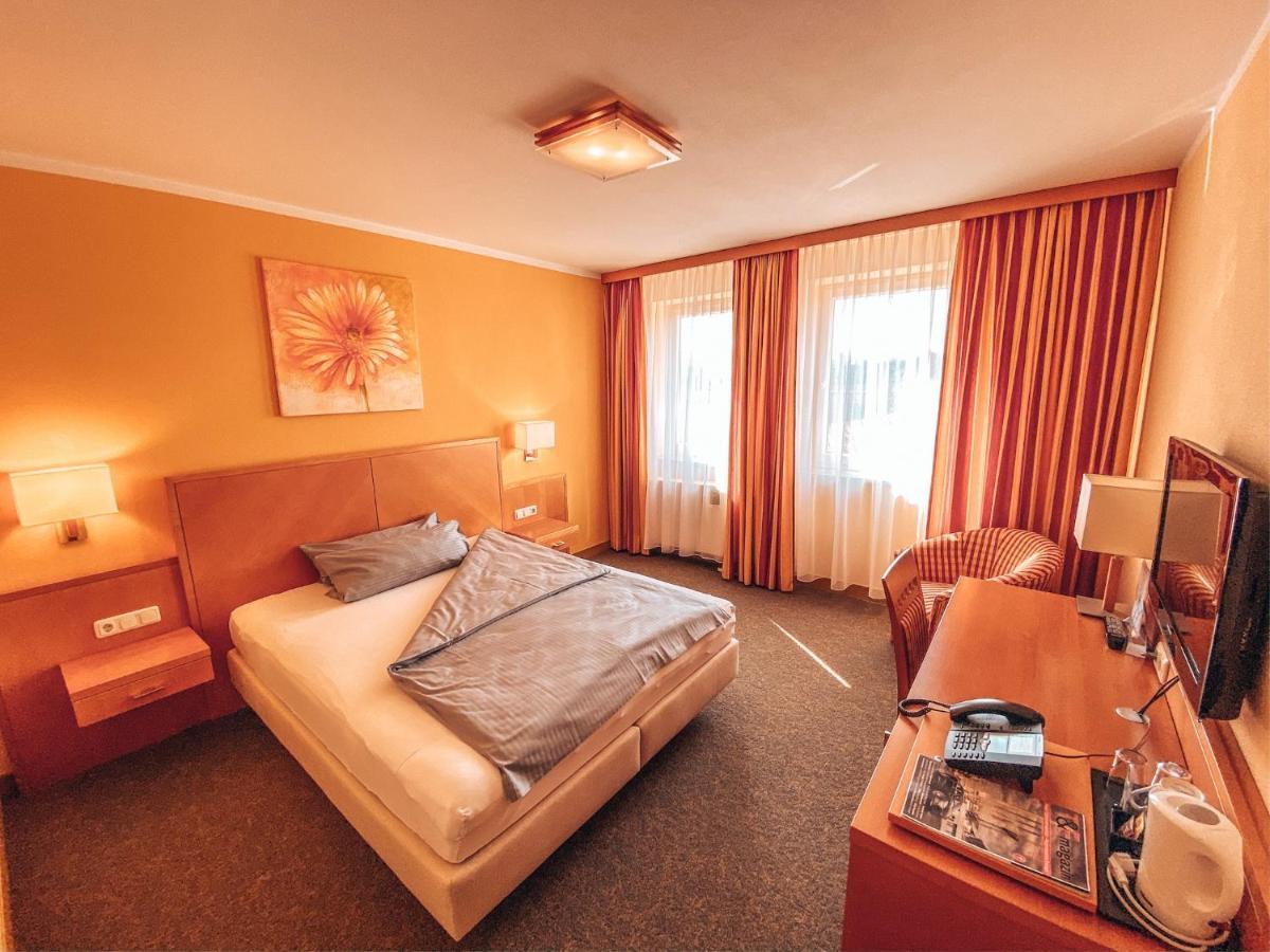 קארלספלד Hotel Schwertfirm מראה חיצוני תמונה