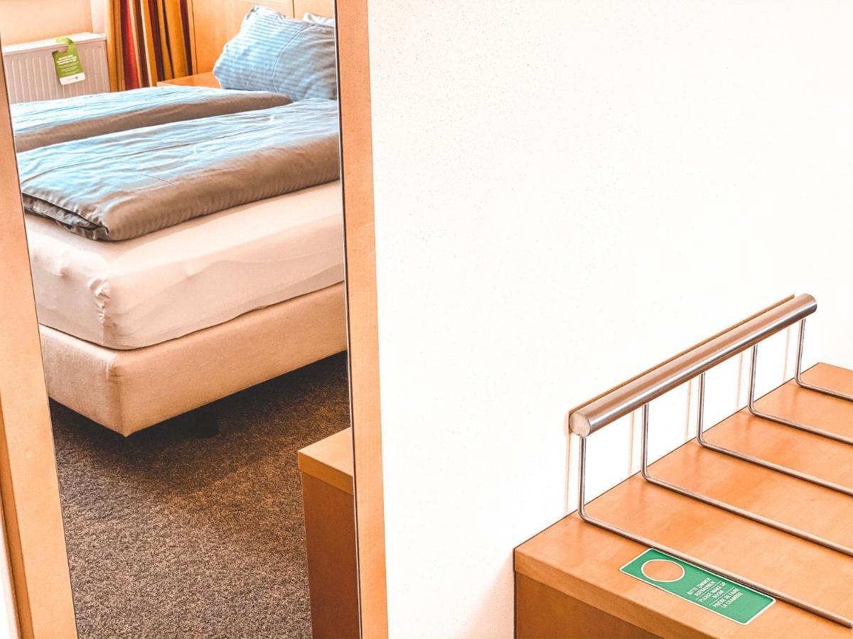 קארלספלד Hotel Schwertfirm מראה חיצוני תמונה