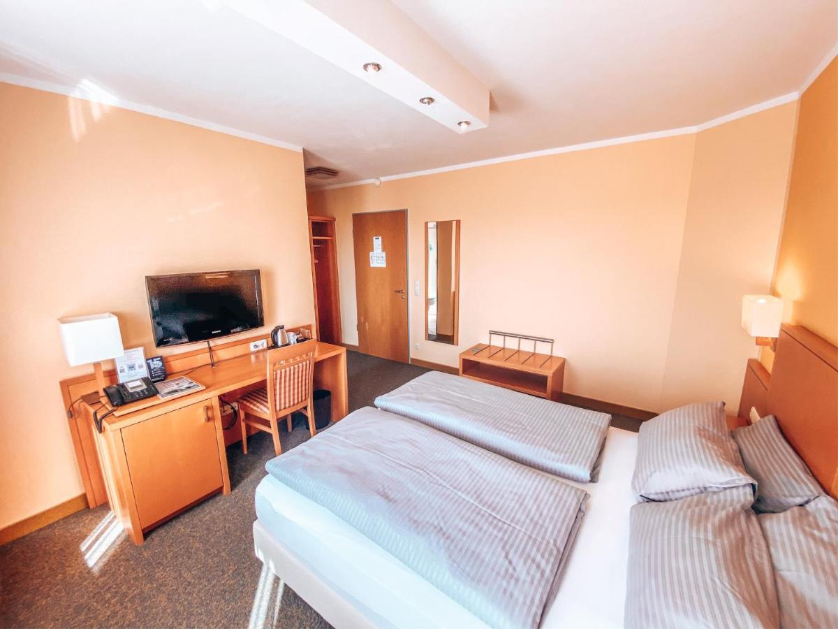 קארלספלד Hotel Schwertfirm מראה חיצוני תמונה