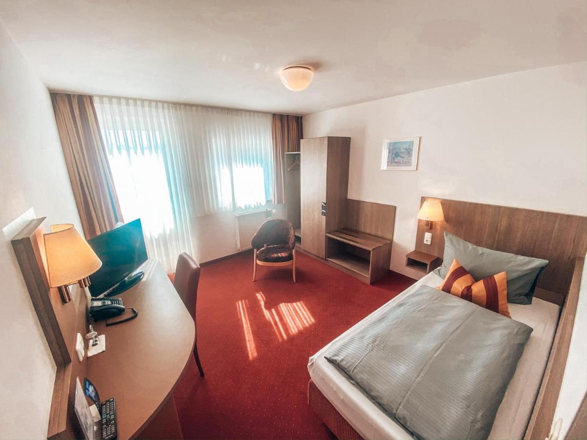 קארלספלד Hotel Schwertfirm מראה חיצוני תמונה